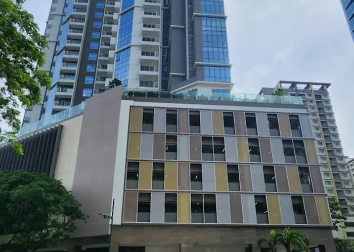 29c Bgc Cozy Steps Away From Major Malls With Free Parking And Gym With Fast Wi-fi
