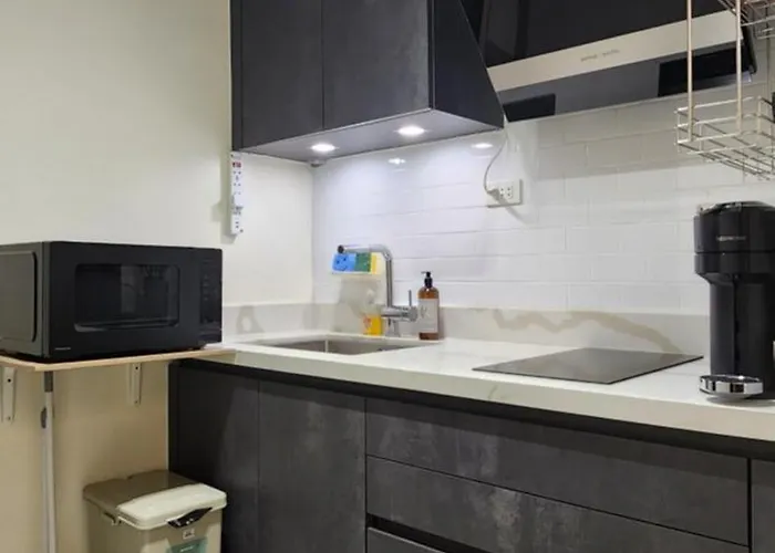 29c Bgc Cozy Steps Away From Major Malls With Free Parking And Gym With Fast Wi-fi *