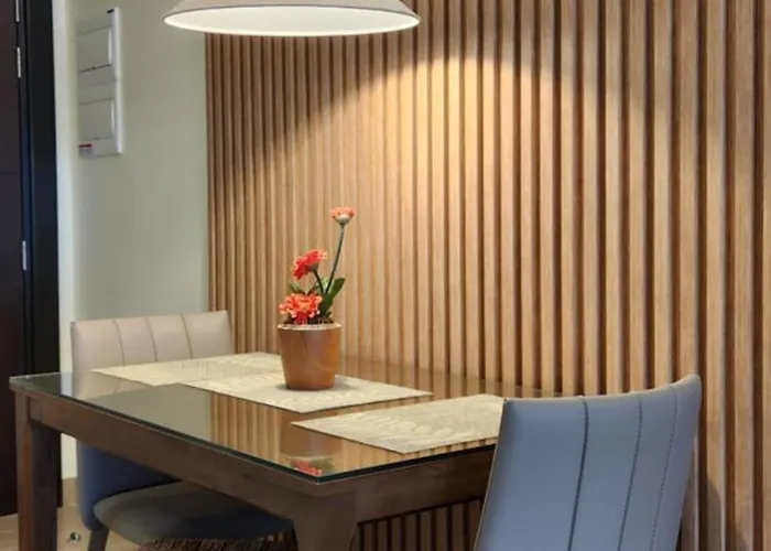 29c Bgc Cozy Steps Away From Major Malls With Free Parking And Gym With Fast Wi-fi Manila