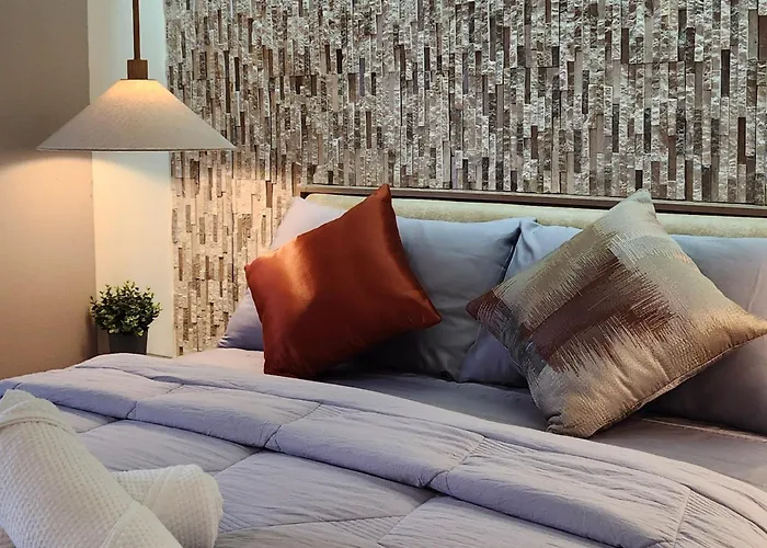 Apartment 29c Bgc Cozy Steps Away From Major Malls With Free Parking And Gym With Fast Wi-fi Manila