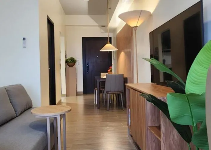 Apartment 29c Bgc Cozy Steps Away From Major Malls With Free Parking And Gym With Fast Wi-fi