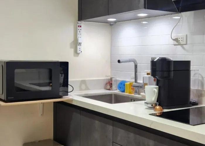 29c Bgc Cozy Steps Away From Major Malls With Free Parking And Gym With Fast Wi-fi Apartment
