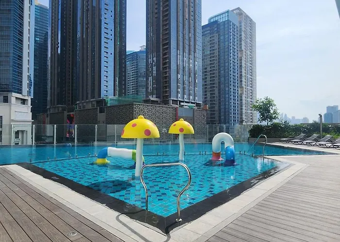 Apartment 29c Bgc Cozy Steps Away From Major Malls With Free Parking And Gym With Fast Wi-fi