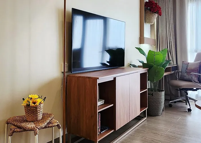 Apartment 29c Bgc Cozy Steps Away From Major Malls With Free Parking And Gym With Fast Wi-fi