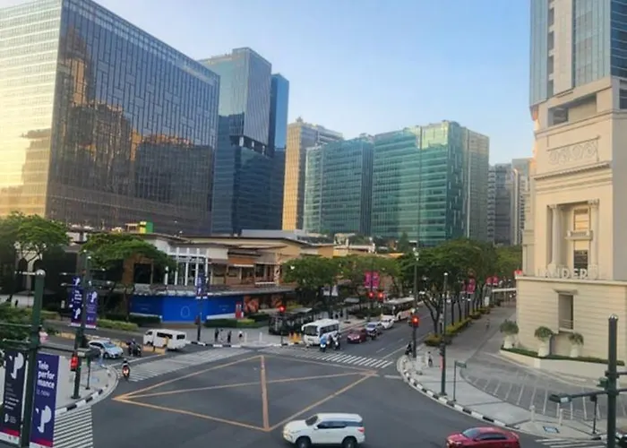 Apartment 29c Bgc Cozy Steps Away From Major Malls With Free Parking And Gym With Fast Wi-fi *
