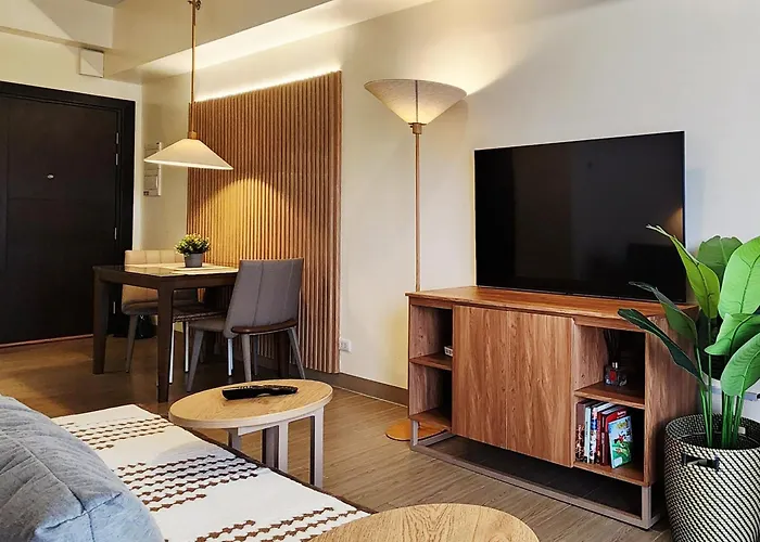 29c Bgc Cozy Steps Away From Major Malls With Free Parking And Gym With Fast Wi-fi *