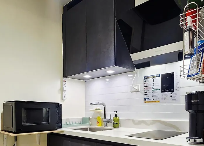 Apartment 29c Bgc Cozy Steps Away From Major Malls With Free Parking And Gym With Fast Wi-fi *