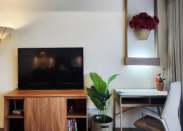 29c Bgc Cozy Steps Away From Major Malls With Free Parking And Gym With Fast Wi-fi